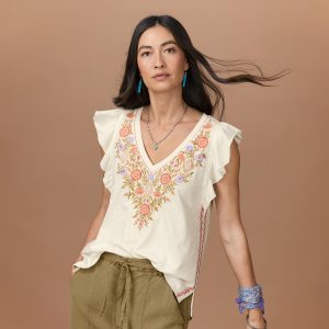 Lakelynn Floral Top. Petite